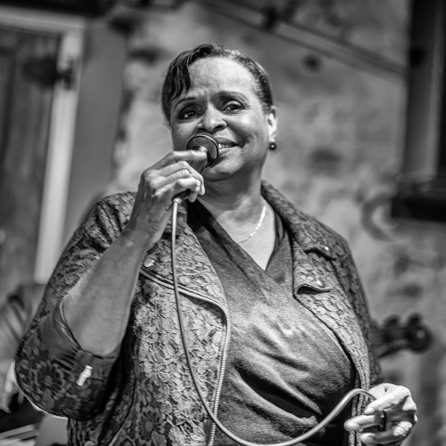 2025-10-09 - Ella-Borations met Deborah Carter 4tet